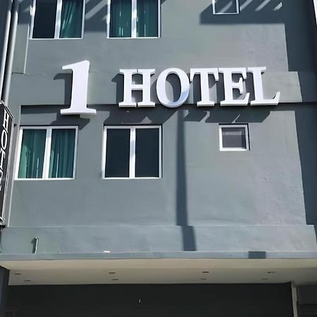 1 Hotel Mahkota Cheras Esterno foto