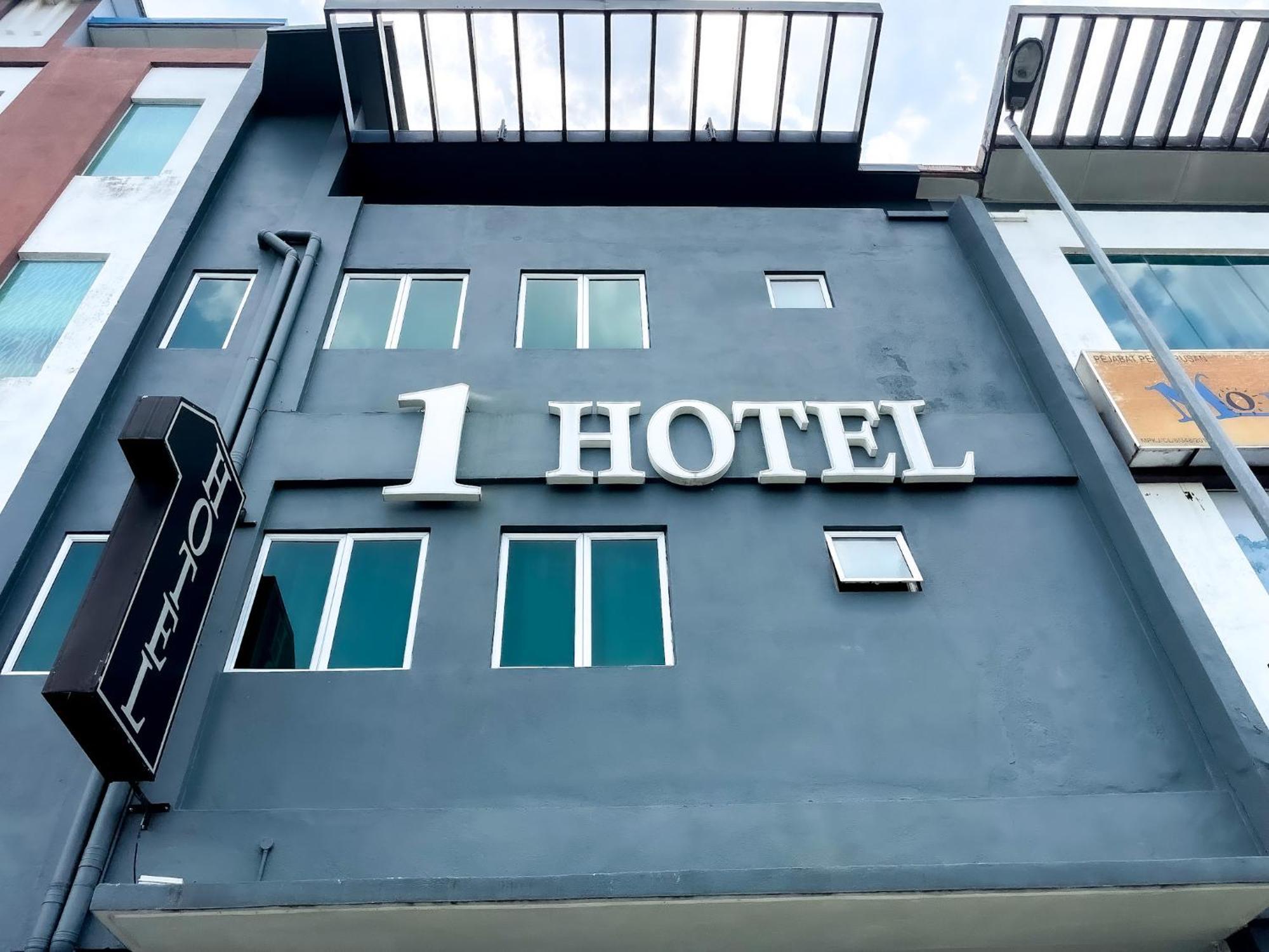 1 Hotel Mahkota Cheras Esterno foto