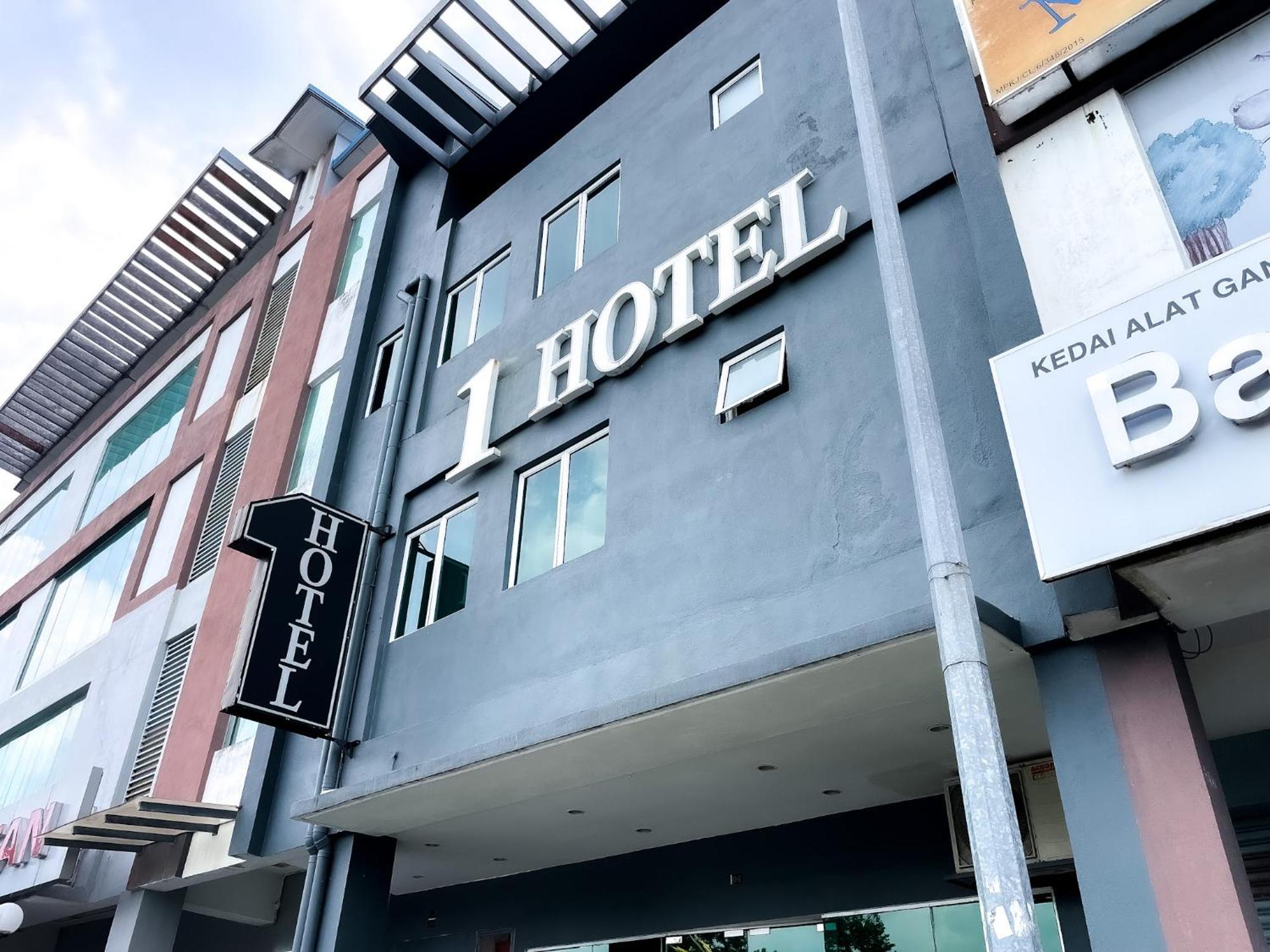 1 Hotel Mahkota Cheras Esterno foto