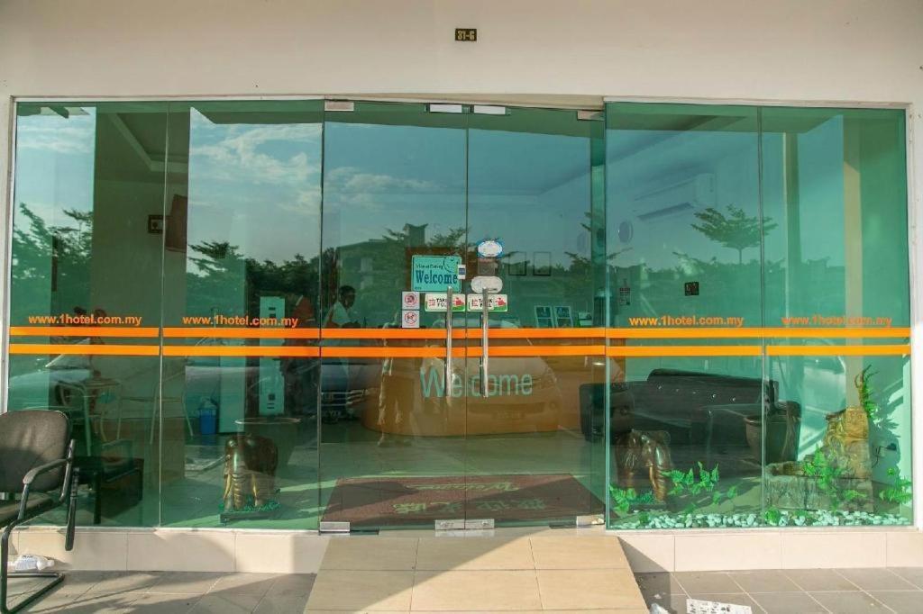 1 Hotel Mahkota Cheras Esterno foto