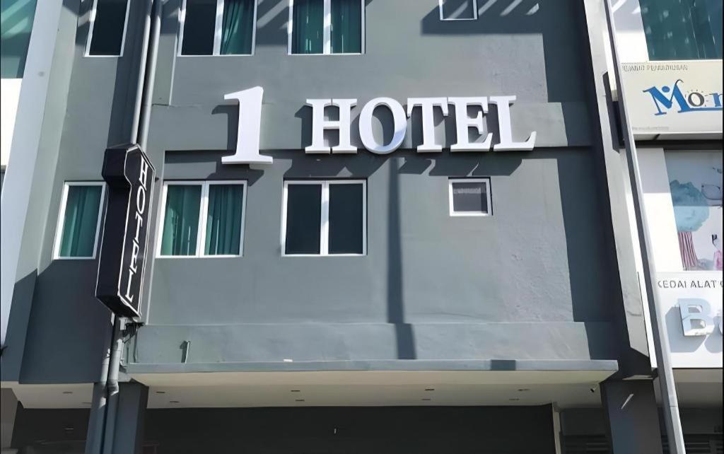 1 Hotel Mahkota Cheras Esterno foto