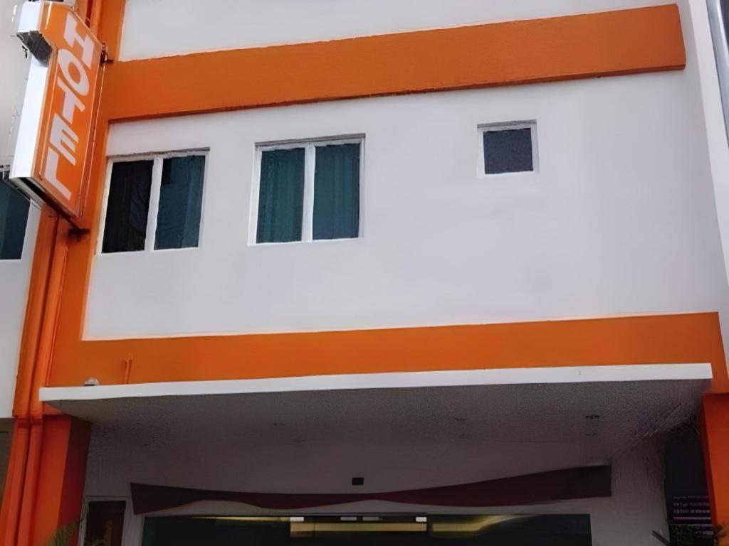 1 Hotel Mahkota Cheras Esterno foto