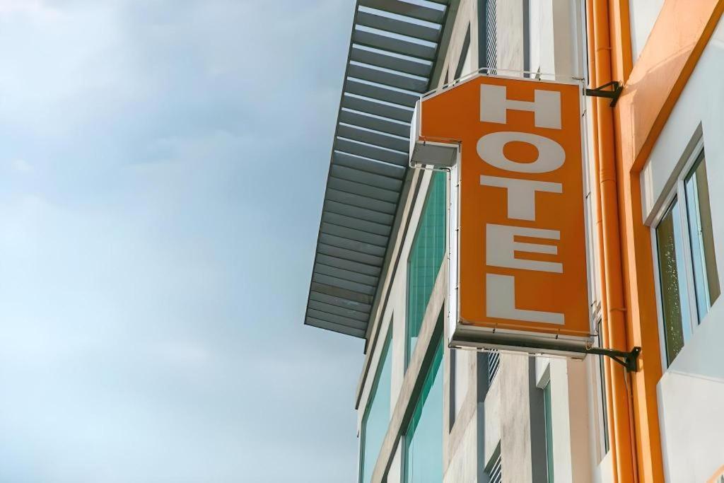 1 Hotel Mahkota Cheras Esterno foto