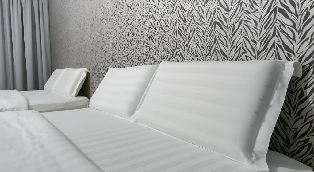 1 Hotel Mahkota Cheras Esterno foto