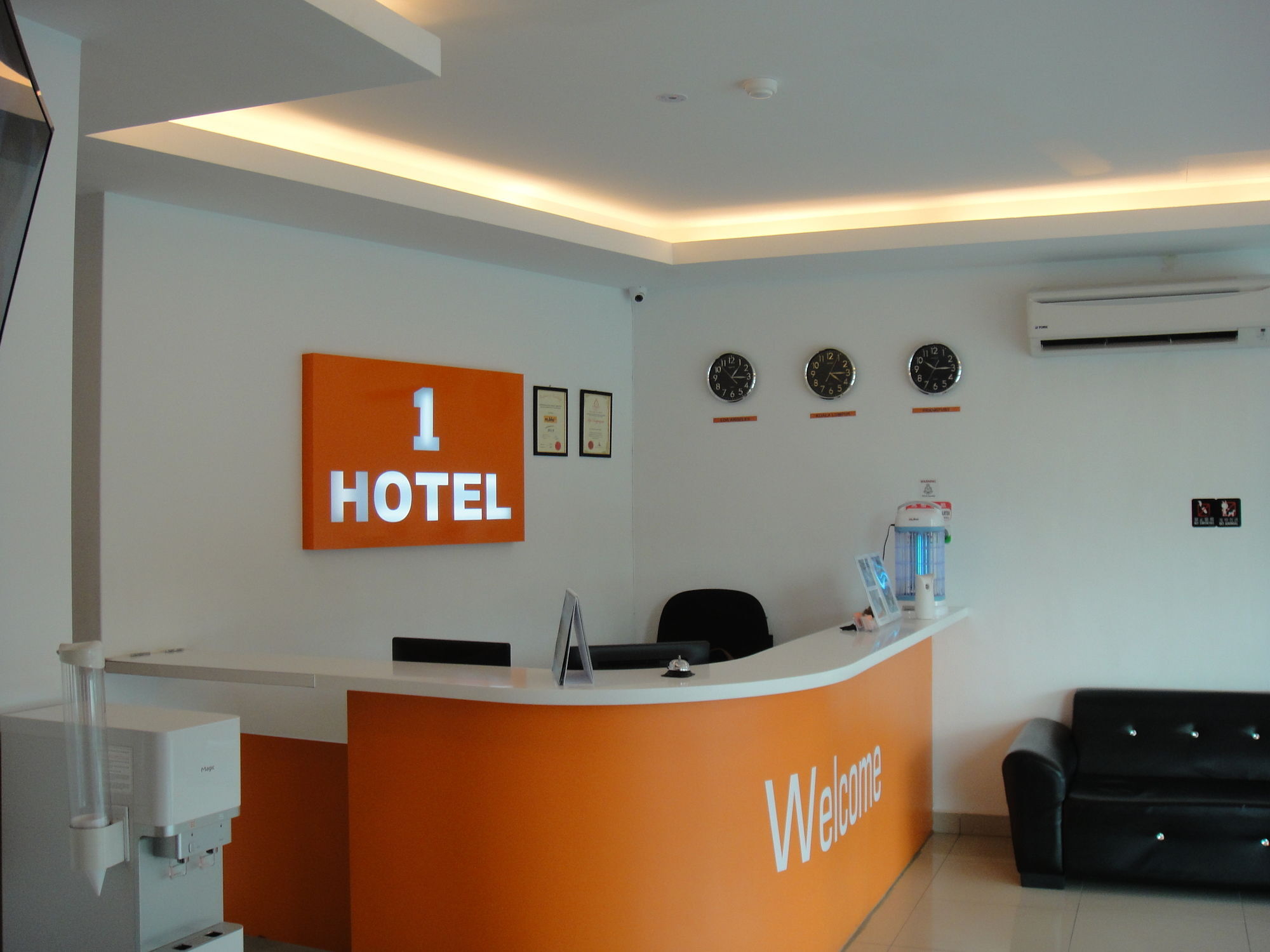 1 Hotel Mahkota Cheras Esterno foto